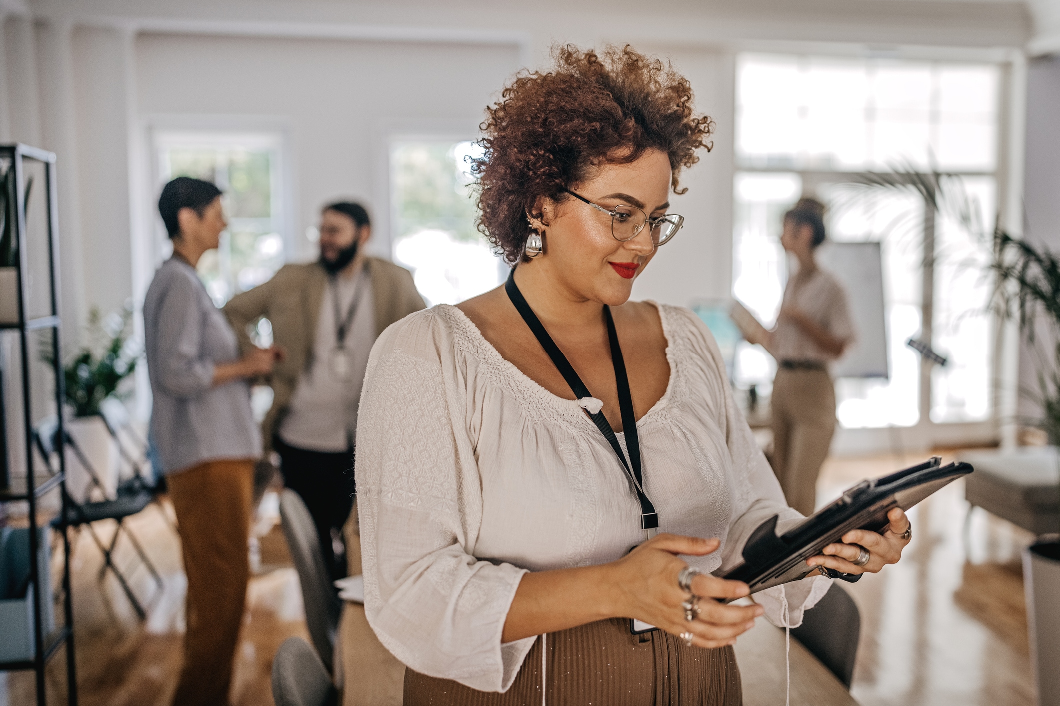 woman, african, 30-39, business woman, leader, glasses 